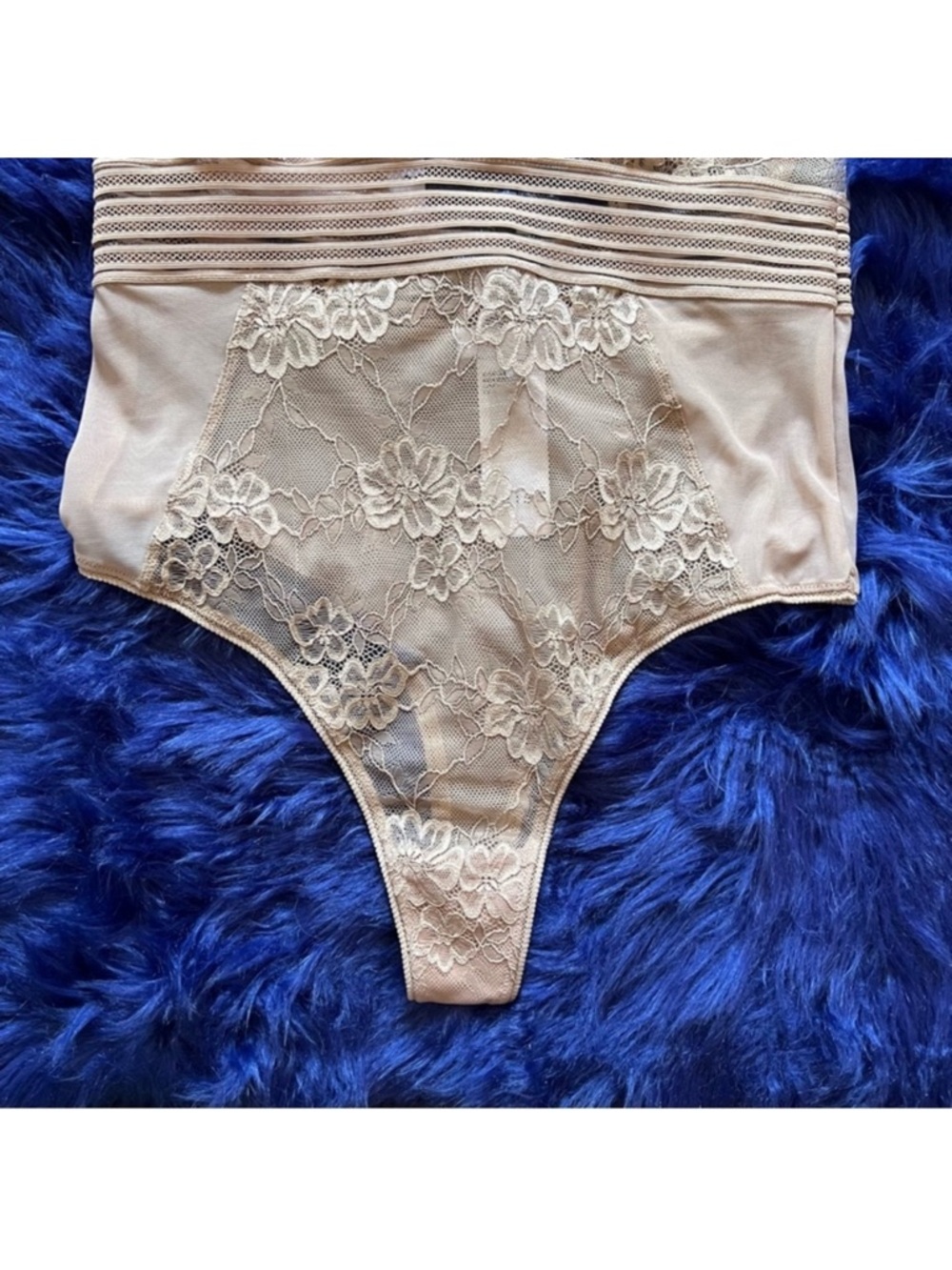 New! REISS Stretch Sexy Lace Plunge Open Back Bodysuit in Cream Ivory - Picture 7 of 11